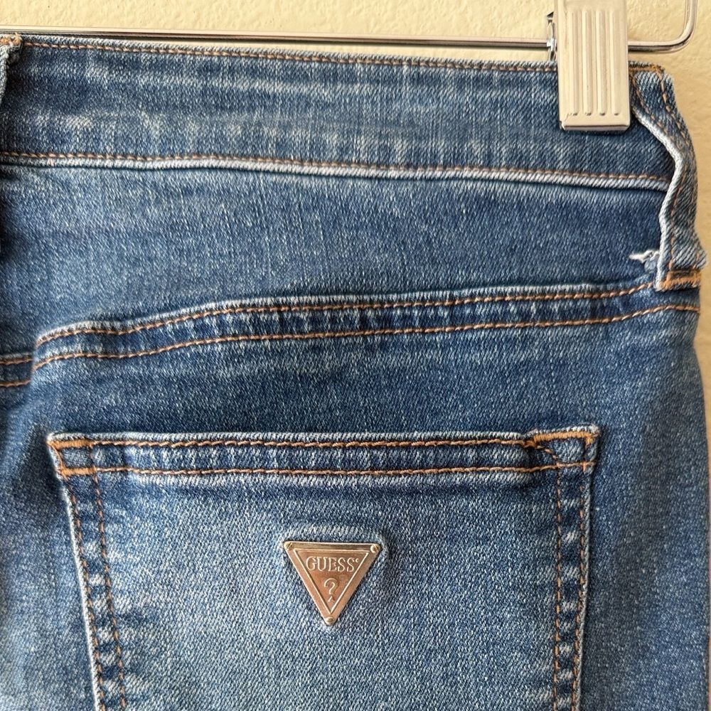 Guess Triangle Guess Logo Distressed Cutoff Shorts - Picture 6 of 8